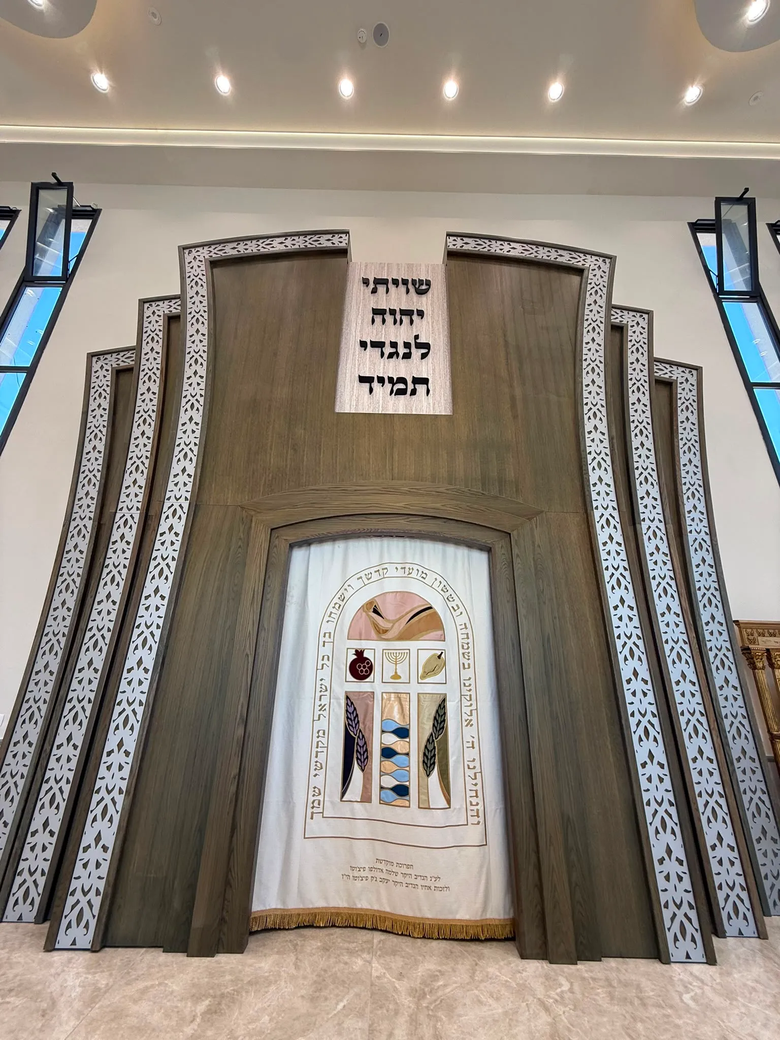 פרוכת ארון הקודש, לעילוי נשמת שלמה אדולפו פיצוטו